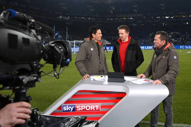 22.02.2020, Fussball GER, Saison 2019 2020, 1. Bundesliga, 23. Spieltag, FC Schalke 04 - RB Leipzig 0:5, Sky Interview vor dem Spiel, v.re., Sky Sport Experte Lothar Matthaeus, Lothar Matthäus, Trainer Julian Nagelsmann (RB Leipzig), Sky Moderator Sebastian Hellmann Gelsenkirchen Nordrhein Westfalen Deutschland