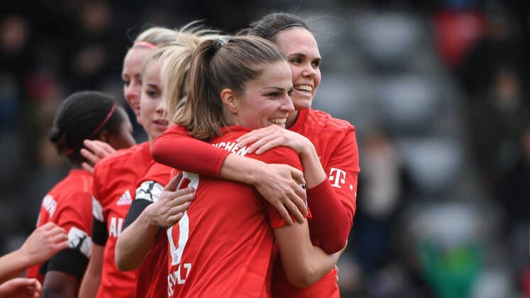 v.li.: Melanie Leupolz (FC Bayern München, FCB, 8) Simone Boye Sörensen (FC Bayern München, FCB, 3) mit Torjubel, Jubel, Torjubel, Torerfolg, celebrate the goal, goal, celebration, Jubel ueber das Tor zum 2:0 durch Melanie Leupolz (FC Bayern München, FCB, 8), optimistisch, Action, Aktion, 23.02.2020, München (Deutschland), Fussball, Flyeralarm Frauen-Bundesliga, FC Bayern München - SC Sand, DFB DFL REGULATIONS PROHIBIT ANY USE OF PHOTOGRAPHS AS IMAGE SEQUENCES AND OR QUASI-VIDEO.