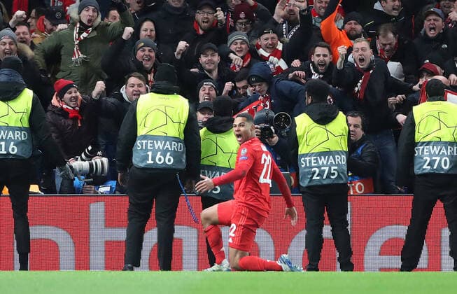 Sport Bilder des Tages (200226) -- LONDON, Feb. 26, 2020 (Xinhua) -- Bayern Munich s Serge Gnabry (C) celebrates during the UEFA Champions League round of 16 first leg match between Chelsea and Bayern Munich at Stamford Bridge Stadium in London, Britain on Feb. 25, 2020. (Photo by Matthew Impey Xinhua) FOR EDITORIAL USE ONLY. NOT FOR SALE FOR MARKETING OR ADVERTISING CAMPAIGNS. NO USE WITH UNAUTHORIZED AUDIO, VIDEO, DATA, FIXTURE LISTS, CLUB LEAGUE LOGOS OR LIVE SERVICES. ONLINE IN-MATCH USE LIMITED TO 45 IMAGES, NO VIDEO EMULATION. NO USE IN BETTING, GAMES OR SINGLE CLUB LEAGUE PLAYER PUBLICATIONS. (SP)BRITAIN-LONDON-FOOTBALL-UEFA CHAMPIONS LEAGUE-CHELSEA VS BAYERN MUNICH