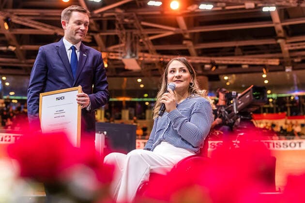 01.03.2020, Berlin, Berlin: 2020 Track cycling, Rad, Radsport, Bahnrad, Bahn World Championships: Die im Juni 2018 verünglückte Bahnradsprinterin Kristina Vogel - mehrfache Olympiasiegerin, Welt-, Europa- und Deutsche Meisterin - bekommt vom Präsidenten des Rad-Weltsportverbandes (UCI), David Lappartient, die UCI-Merit überreicht. UCI Merit ist die höchste Auszeichnung der UCI. 2020 Track Cycling World Championships Berlin Copyright: xEibner-Pressefotox EP_Ham
