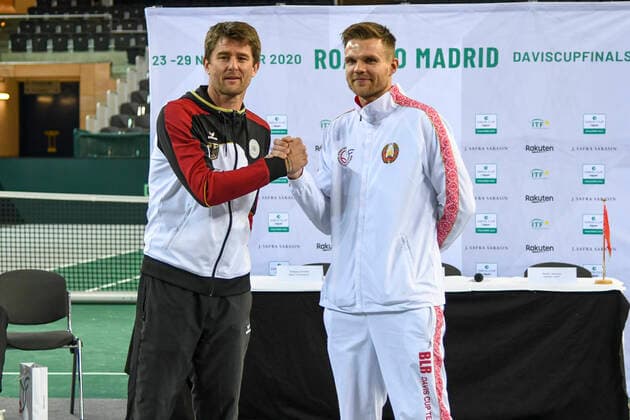 06.03.2020, GER, Davis Cup, Deutschland vs Weißrussland 06.03.2020, GER, Davis Cup, Deutschland vs Weißrussland , CASTELLO , Duesseldorf, im Bild picture shows v.l. Teamkaepten GER: Michael Kohlmann, Teamkaepten BLR: Dzmitry Zhyrmont nach der Auslosung