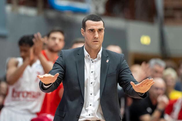 Deutschland, Wuerzburg, s.Oliver Arena, 06.03.2020, emspor, emonline, despor, deonline, s.Oliver Wuerzburg vs. Brose Bamberg, Basketball, BBL Bild: v. l. Head Coach Roel Moors (Brose Bamberg) Copyright: HMBxMedia xHeikoxBecker