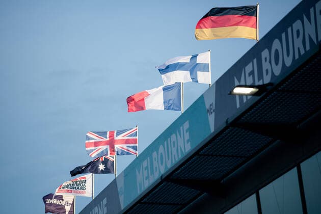 Flagge von Deutschland, Finnland, Frankreich, Großbrittannien und Australien wehen auf dem Boxendach, Formel 1, Grosser Preis von Australien, Albert Park Circuit Melbourne, Absage des Rennen, 13.03.2020. Formel 1, Grosser Preis von Australien, Albert Park Circuit Melbourne, Absage des Rennen, 13.03.2020 Melbourne Copyright: xMemmlerx Eibner-Pressefotox EP_mmr