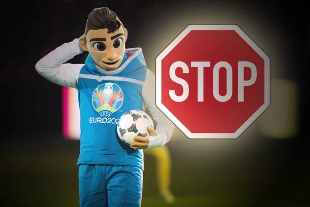 FOTOMONTAGE: Medienberichte UEFA EURO, EM, Europameisterschaft,Fussball 2020 wird verschoben und wird nicht wie gepant im Sommer stattfinden. Unbestaetigte Medienberichte vermelden,dass die Fussball Europameisterschaft 2020 wegen der Coronakrise nicht planmaessig stattfinden wird. Das Maskottchen der EM 2020 wird vor dem Spiel vorgestellt und heisst SKILLZY , ganze Figur, Feature, allgemein, Randmotiv, Hochformat, Fussball Laenderspiel, EM-Qualifikation, Gruppe C, Niederlande (NED) - Deutschland (GER) 2:3, am 24.03.2019 in der Johan Cruyff Arena in Amsterdam Niederlande. DFB UEFA regulations prohibit any use of photographs as image sequences and or quasi-video ÂÂ