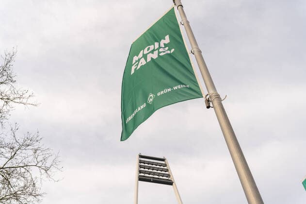 GER, 1.FBL, Werder Bremen Training 16.03.2020, Trainingsgelaende am wohninvest WESERSTADION,, Bremen, GER, 1.FBL, Werder Bremen Training, im Bild Tag 01 - Corona Training Aussetzung Feature rund um das Weserstadion - Stadionbereich - Uebersicht, Solarzellen, Nordkurve mit Turm und Flutlichtmast