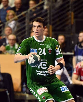Frederik Simak (Füchse), mit Ball Füchse Berlin - SG Flensburg-Handewitt 1. Bundesliga, DKB-Handballbundesliga, 2019 2020 Herren, Männer, Maenner, Handball, Deutschland, Germany, Max-Schmeling-Halle Berlin, 8.3.2020