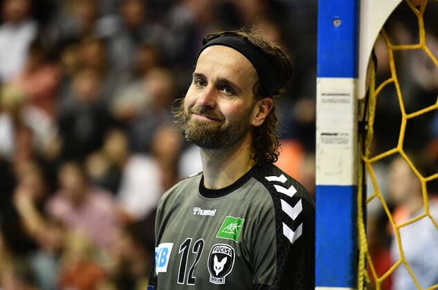 Silvio Heinevetter (Torwart Füchse), leicht amüsiert Füchse Berlin - SG Flensburg-Handewitt 1. Bundesliga, DKB-Handballbundesliga, 2019 2020 Herren, Männer, Maenner, Handball, Deutschland, Germany, Max-Schmeling-Halle Berlin, 8.3.2020