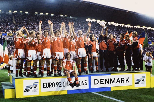 SQUADRA, team group, Mannschaftsbild, Totale Denmark, celebrating victory, European Cup UEFA EURO, EM, Europameisterschaft,Fussball 1992, Final, Denmark vs Germany 2-0, Goteborg CAMPIONATI EUROPEI UEFA EURO 1992 FINALE DANIMARCA-GERMANIA 2-0