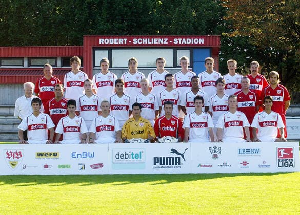 U19 VfB Stuttgart Fototermin Saison 2004 2005 Deutschland, Stuttgart, 01.07.2004, Fussball, A-Junioren, Bundesliga, U19 VfB Stuttgart Fototermin Saison 2004 2005: Obere Reihe v.l. Hansi Kleitsch (Trainer), Martin Hess, Danny Galm, Patrick Leschinski, Daniel Gridnev, Vergoulakis Karapantzos, Demir Adem, Stefan Schill, Siegfried Schill (Betreuer) Mittlere Reihe v.l. Frieder Schrof (Jugendleiter), Lazar Khedira (Betreuer), Bernd Nehrig, Christian Katins, Andreas Beck, Yannic Buchwald, David Pisot, Christian Sauter, Rolf Reile (Betreuer), Thomas Tuchel (Co-Trainer) Untere Reihe v.l. Fabian Aupperle, Serdar Tasci, Srdan Stevanovic, Dennis Baum, Timo Hammel, Adam Szalai, Maximilian Aust, Sami Khedira.