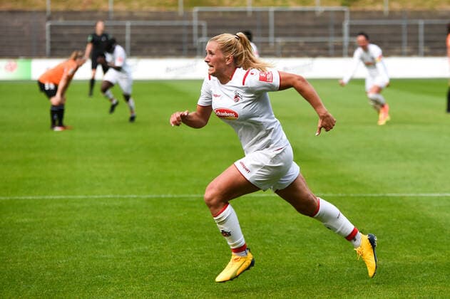 Rachel Rinast (Köln, 31) jubelt über ihren Treffer zum 1:0, Tor, Jubel, Torjubel, Torerfolg, celebrate the goal, goal, celebration, Jubel ueber das Tor, optimistisch, Action, Aktion, 10.06.2020, Köln (Deutschland), Fussball, Flyeralarm Frauen-Bundesliga, 1. FC Köln - FF USV Jena, DFB DFL REGULATIONS PROHIBIT ANY USE OF PHOTOGRAPHS AS IMAGE SEQUENCES AND OR QUASI-VIDEO.