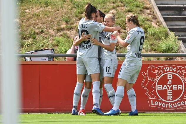 Jubel, Freuen, celebrate, happy, cheer , Goal Celebration Bayer 04 Leverkusen 1:0, 21.06.2020, Köln (Deutschland), Fussball, Flyeralarm Frauen-Bundesliga, Bayer 04 Leverkusen - 1.FC Köln, DFB DFL REGULATIONS PROHIBIT ANY USE OF PHOTOGRAPHS AS IMAGE SEQUENCES AND OR QUASI-VIDEO.