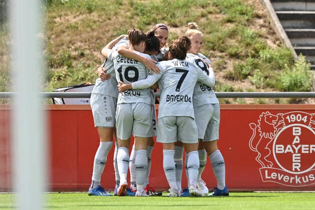 Jubel, Freuen, celebrate, happy, cheer , Goal Celebration Bayer 04 Leverkusen 1:0, 21.06.2020, Köln (Deutschland), Fussball, Flyeralarm Frauen-Bundesliga, Bayer 04 Leverkusen - 1.FC Köln, DFB DFL REGULATIONS PROHIBIT ANY USE OF PHOTOGRAPHS AS IMAGE SEQUENCES AND OR QUASI-VIDEO.