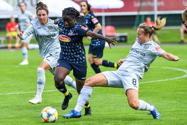 v.li.: Jessica Wich (B04, 7), Eunice Beckmann (Köln, 11), Ann-Kathrin Vinken (B04, 8), Dreikampf, Duell, duel, tackle, tackling, Dynamik, Action, Aktion, 21.06.2020, Leverkusen (Deutschland), Fussball, Flyeralarm Frauen-Bundesliga, Bayer 04 Leverkusen - 1. FC Köln, DFB DFL REGULATIONS PROHIBIT ANY USE OF PHOTOGRAPHS AS IMAGE SEQUENCES AND OR QUASI-VIDEO.