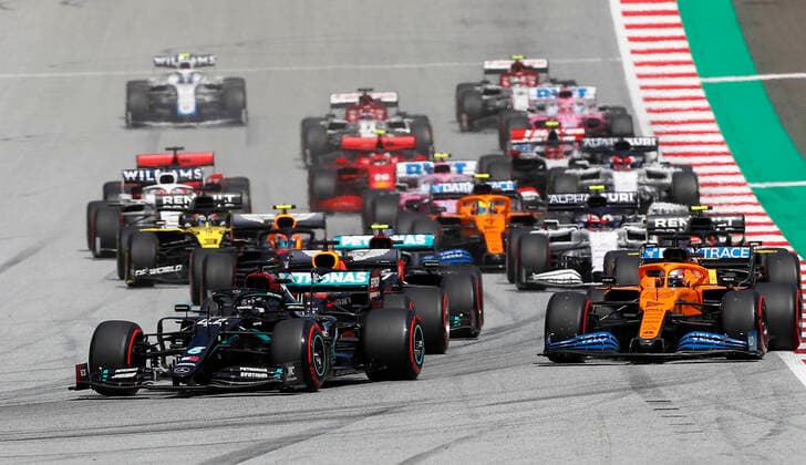 Motorsports: FIA Formula One World Championship, WM, Weltmeisterschaft 2020, Grand Prix of Styria Motorsports: FIA Formula One World Championship 2020, Grand Prix of Styria, Start, 44 Lewis Hamilton (GBR, Mercedes-AMG Petronas Formula One Team), 33 Max Verstappen (NLD, Aston Martin Red Bull Racing), 55 Carlos Sainz (ESP, McLaren F1 Team),