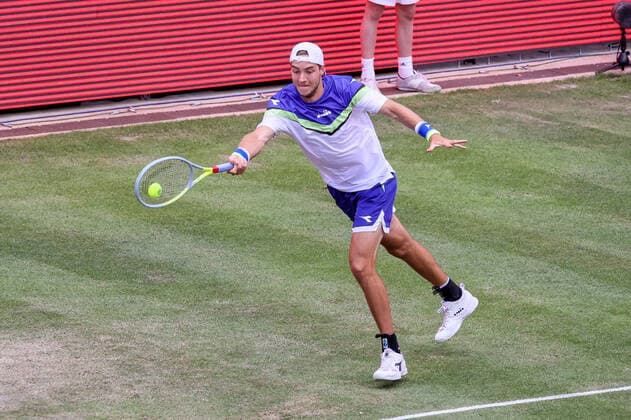 Jan-Lennard STRUFF (GER), bett1ACES, Berlin, LTTC Rot-Weiß - Steffi-Graf-Stadion, 13.07.2020,