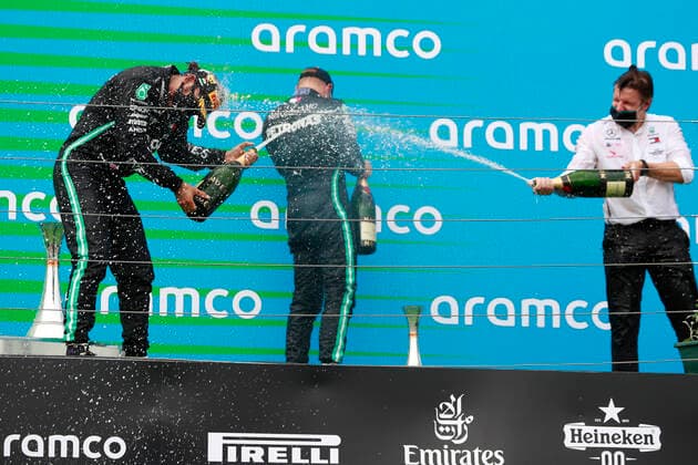 Motorsports: FIA Formula One World Championship, WM, Weltmeisterschaft 2020, Grand Prix of Hungary Motorsports: FIA Formula One World Championship 2020, Grand Prix of Hungary, 44 Lewis Hamilton (GBR, Mercedes-AMG Petronas Formula One Team), 77 Valtteri Bottas (FIN, Mercedes-AMG Petronas Formula One Team), Peter Bonnington (GBR, Mercedes-AMG Petronas Formula One Team),