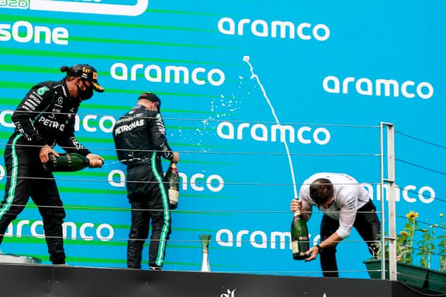 Motorsports: FIA Formula One World Championship, WM, Weltmeisterschaft 2020, Grand Prix of Hungary Motorsports: FIA Formula One World Championship 2020, Grand Prix of Hungary, 44 Lewis Hamilton (GBR, Mercedes-AMG Petronas Formula One Team), 77 Valtteri Bottas (FIN, Mercedes-AMG Petronas Formula One Team), Peter Bonnington (GBR, Mercedes-AMG Petronas Formula One Team),