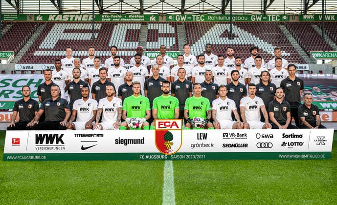 FC Augsburg; 1.BL, Porträttermin 2020 2021, Mannschaftsfoto, hi. Reihe v.li.: Andre Hahn, Jeffrey Gouweleeuw, Rani Khedira, Sergio Cordova, Felix Uduokhai Michael Gregoritsch, Reece Oxford, Eduard Löwen, Tobias Strobl, Florian Niederlechner; 2. Reihe v. hinten: Carlos Gruezo, Philipp Max, Raphael Framberger, Jan Moravek, Noah Sarenren Bazee, Fredrik Jensen, Marek Suchy, Daniel Caligiuri, Amaral Iago, Marco Richter, Ruben Vargas, Mads Pedersen; 3. Reihe v. hinten: Andreas Bäumler, Daniel Müller (Reha- und Athletiktrainer), Kristian Barbuscak (Torwarttrainer), Jonas Scheuermann (Co-Trainer), Heiko Herrlich (Trainer), Tobias Zellner (Co-Trainer), Iraklis Metaxas (Co-Trainer), Benjamin Brust (Videoanalyst), Dr. Andreas Weigel, Dr. Florian Elser (Mannschaftsärzte); vordere Reihe v.li.: Rudi Ehmann, Markus Zeyer (Physiotherapeuten), Maurice Malone, Tim Rieder, Benjamin Leneis, Tomas Koubek, Rafal Gikiewicz (Torhüter), Alfred Finnbogason, Jozo Stanic, Martin Miller (Physiotherapeut), Salvatore Belardo (Zeugwart); Es fehlen: Felix Götze, Kevin Danso.
