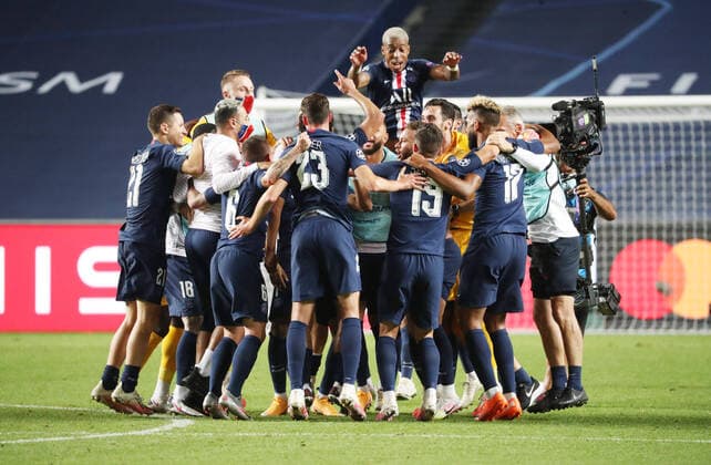 Sport Bilder des Tages RB Leipzig - Paris SG 18.08.2020 Lissabon, 18.08.2020, Estadio da Luz, Fussball, UEFA Champions League , Finalturnier 2020, Halbfinale , RB Leipzig vs. Paris Saint-Germain 0:3 (0:2), Im Bild: Paris Saint-Germain jubelt nach dem Sieg. , UEFA regulations prohibit any use of photographs as image sequences and or quasi-video , Nur für journalistische Zwecke! Only for editorial use! Foto: PICTURE POINT S. Sonntag Poolfoto , Lissabon Lissabon Portugal