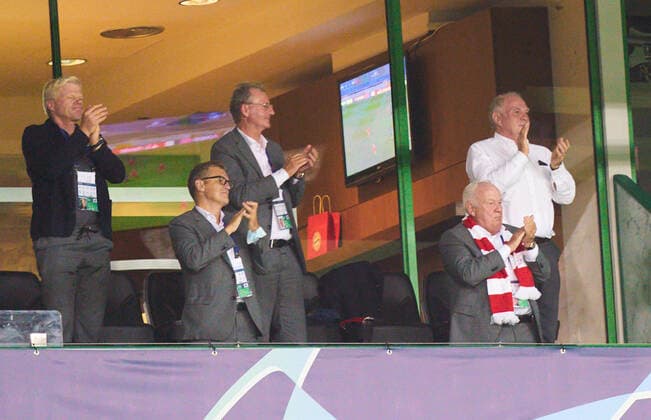 Preview images Football UEFA Champions League FC BAYERN MUENCHEN - OLYMPIQUE LYON Lisbon, Lissabon, Portugal, 19th August 2020. Schlussjubel Uli HOENESS (former FCB President ), Jan-Christian Dreesen , managing financial director FCB Oliver KAHN, future FCB CEO, Walter MENNEKES, Entrepreneur, vice president of FC Bayern, in the semifinal match UEFA Champions League, final tournament FC BAYERN MUENCHEN - OLYMPIQUE LYON in season 2019 2020, FCB, Photographer: Peter Schatz - UEFA REGULATIONS PROHIBIT ANY USE OF PHOTOGRAPHS as IMAGE SEQUENCES and or QUASI-VIDEO - National and international News-Agencies OUT Editorial Use ONLY Lisbon Estadio Jose Alvalade XXI Portugal