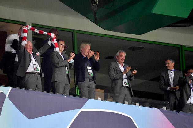 Jubel Vorstand M, v.l. Walter MENNEKES (2. Vizepraesidenten, M), Jan-Christian DREESEN (stellvertretender Vorstandsvorsitzender, M), Oliver Oli KAHN (Vorstandsmitglied, M), Joerg WACKER (Jörg) (Vorstandsmitglied, M), Herbert HAINER (Praesident, M) Fussball Champions League, Halbfinale, Olympique Lyon - FC Bayern Muenchen (M), am 19.08.2020 im Estadio Jose Alvalade in Lissabon Portugal. FOTO: Frank Hoermann SVEN SIMON Pool Â