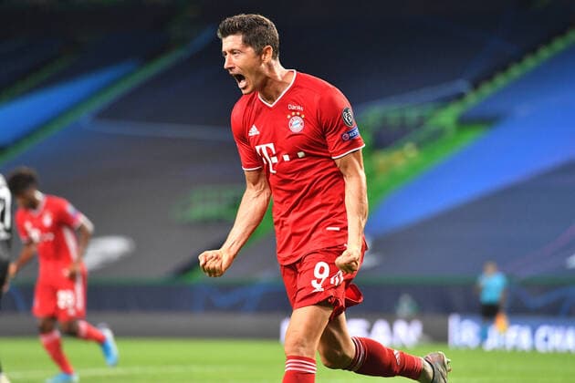 Torjubel Robert LEWANDOWSKI (Bayern Muenchen) nach Tor zum 0-3,Jubel,Freude,Begeisterung, Aktion,Einzelbild,angeschnittenes Einzelmotiv,Halbfigur,halbe Figur. Fussball Champions League, Halbfinale, Olympique Lyon - FC Bayern Muenchen (M) 0-3, am 19.08.2020 im Estadio Jose Alvalade in Lissabon Portugal. FOTO: Frank Hoermann SVEN SIMON Pool NO use of any use photographs as image sequences and or quasi-video Editorial Use ONLY National and International News Agencies OUT