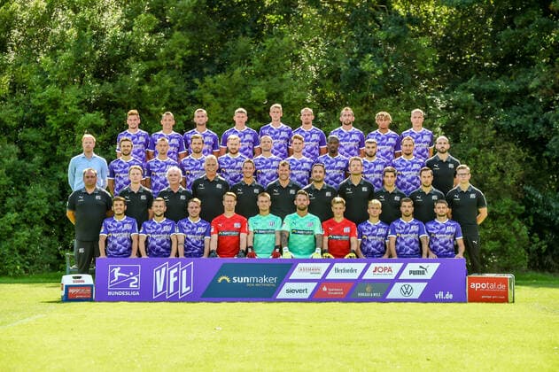 VfL Osnabrück, Portraittermin 2020 2021 22.08.2020, Romantik Hotel Aselager Mühle, Herzlake, VfL Osnabrück, Portraittermin 2020 2021 VfL Osnabrück, 2. BL, Porträttermin 2020 2021, Mannschaftsfoto, 4. Reihe v.l.n.r. Moritz Heyer, Sven Köhler, Timo Beermann, Luc Ihorst, Lukas Gugganig, Maurice Trapp, Marc Heider, Etienne Amenyido, Niklas Schmidt 3. Reihe v.l.n.r. Benjamin Schmedes (Sportdirektor), Konstantin Engel, Sebastian Klaas, Ken Reichel, Sebastian Kerk, Adam Susac, Tim Möller, Hakim Traore , Marc Augà , Ulrich Taffertshofer, Julius Ohnesorge (Leiter Lizenzbereich) 2. Reihe v.l.n.r. Mario Richter (Zeugwart), Rene Flägel (Teammanager), Manfred Glüsenkamp (Psychologe), Rolf Meyer (Torwarttrainer), Tim Danneberg (Co-Trainer), Marco Grote (Cheftrainer), Deniz Dogan (Co-Trainer), Jan-Philipp Hestermann (Athletiktrainer), Rafael Ramos Gameiro (Spielanalyst), Lennart Bartling (Physiotherapeut), Jannik Weber (Physiotherapeut) 1. Reihe v.l.n.r. Bashkim Ajdini, David Blacha, Nico Granatowski, David Buchholz, Moritz Nicolas, Philipp Kühn, Laurenz Beckemeyer, Bryan Henning, Kevin Wolze, Maurice Multhaup