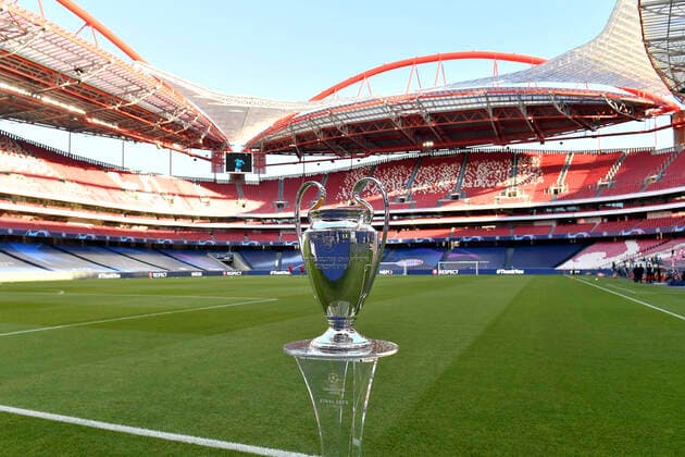 POOL Paris - Bayern München 23.08.2020 Lissabon, 23.08.2020, Estadio da Luz, Fussball, UEFA Champions League, Finalturnier 2020, Finale, Paris Saint-Germain vs. FC Bayern München , Im Bild: Siegerpokal, Henkelpott, Pokal, Trophae und Stadionansicht, Estadio da Luz , UEFA regulations prohibit any use of photographs as image sequences and or quasi-video , Poolfoto via PICTURE POINT. Foto: Frank Hörmann Sven Simon Pool via Picture Point , Nur für journalistische Zwecke! Only for editorial use! , Lissabon Estadio da Luz Lissabon Portugal