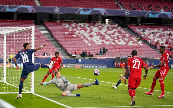 Final Football UEFA Champions League FC BAYERN MUENCHEN - PARIS ST. GERMAIN (PSG) Lisbon, Lissabon, Portugal, 23rd August 2020. Neymar (PSG), Torwart Manuel Neuer (Muenchen), Alphonso Davies (Muenchen), David Alaba (Muenchen), Jerome Boateng (Muenchen) in the final match UEFA Champions League, final tournament FC BAYERN MUENCHEN - PARIS ST. GERMAIN (PSG) in season 2019 2020, FCB, Photographer: Peter Schatz Pool - UEFA REGULATIONS PROHIBIT ANY USE OF PHOTOGRAPHS as IMAGE SEQUENCES and or QUASI-VIDEO - National and international News-Agencies OUT Editorial Use ONLY Lisbon Estadio da Luz de Benfica Portugal