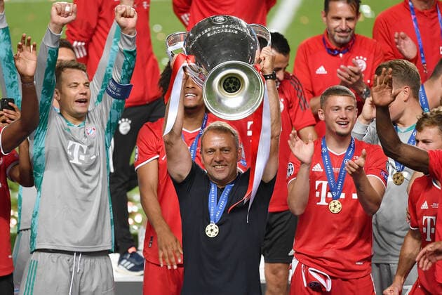 Fussball Champions League Finale Paris St. Germain - Bayern Muenchen 0-1 Hans Dieter Flick (Hansi ,Trainer Bayern Muenchen) mit Cup,Pokal,Trophaee,trophy,Siegerung. Teamfoto,Team,Mannschaft,Mannschaftsfoto. Fussball Champions League, Finale, Paris St. Germain (PSG)-FC Bayern Muenchen (M) 0-1 am 23.08.2020 im Estadio da Luz in Lissabon Portugal. FOTO: Frank Hoermann SVEN SIMON Pool NO use of any use photographs as image sequences and or quasi-video Editorial Use ONLY National and International News Agencies OUT Lissabon Estadio da Luz Portugal