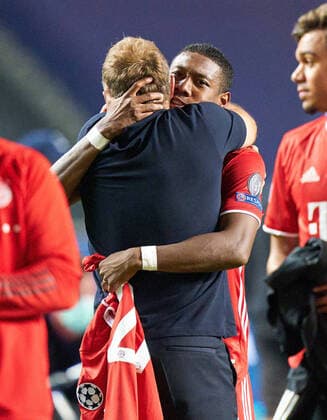Final Football UEFA Champions League FC BAYERN MUENCHEN - PARIS SAINT GERMAIN (PSG) 1-0 Lisbon, Lissabon, Portugal, 23rd August 2020. Trainer Hansi FLICK (FCB), team manager, headcoach, coach, David ALABA, FCB 27 team FCB win the trophy in the final match UEFA Champions League, final tournament FC BAYERN MUENCHEN - PARIS ST. GERMAIN (PSG) 1-0 in season 2019 2020, FCB, Photographer: Peter Schatz Pool - UEFA REGULATIONS PROHIBIT ANY USE OF PHOTOGRAPHS as IMAGE SEQUENCES and or QUASI-VIDEO - National and international News-Agencies OUT Editorial Use ONLY Lisbon Estadio da Luz de Benfica Portugal