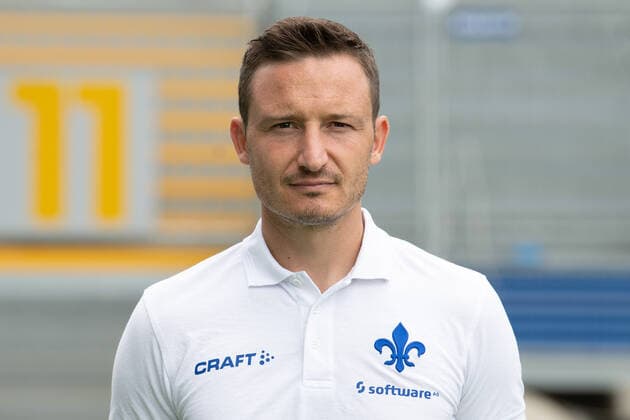 27.08.2020, xfux, Fussball 2.Bundesliga, SV Darmstadt 98, 2.BL, Porträttermin 2020 2021, Fototermin, emonline, emspor, deloka, v.l. Co Trainer Florian Junge; SV Darmstadt 98; 2.BL; Porträttermin 2020 2021 Darmstadt