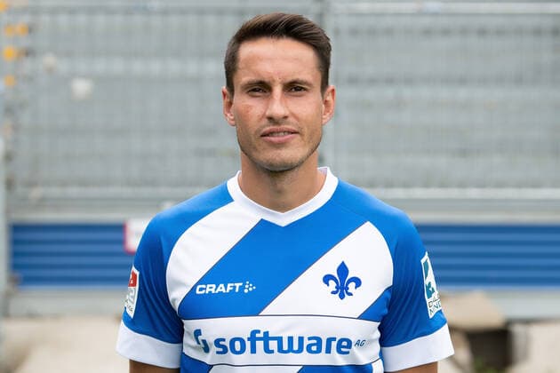 27.08.2020, xfux, Fussball 2.Bundesliga, SV Darmstadt 98, 2.BL, Porträttermin 2020 2021, Fototermin, emonline, emspor, deloka, v.l. Fabian Schnellhardt; SV Darmstadt 98; 2.BL; Porträttermin 2020 2021 Darmstadt