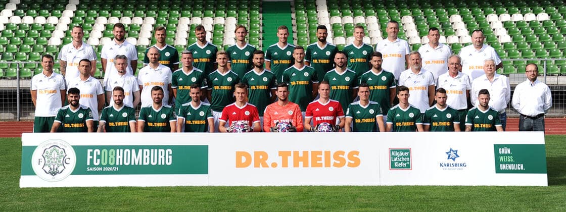 im vorne vlnr: Serkan Goecer, Luca Plattenhardt,Christian Telch,Marco Hingerl,Niklas Knichel,David Salfeld,Mark-Patrick Redl,Tim Stegerer,Jannik Sommer,Loris Weiss,Patrick Lienhard, mitte vlnr:Matthias Mink, Cheftrainer,Joti Stamatopoulos, Co-Trainer,Oliver Mueller, Torwarttrainer,Steven Berni, Athletiktrainer,Johannes Kraus,Jannis Reuss,Damjan Marceta,Ivan Sachanenko, Stefano Maier,Philipp Hoffmann,Klaus Ambrosch, Physio,Peter Junkes, Mannschaftsarzt,Herbert Eder, Pr°sident,Rafael Kowollik, Geschafsf¸hrer, hinten vlnr:Christopher Schurig, Physio,Aykut Bozdemir, Athletiktrainer,Maurice Springfeld,Patrick Dulleck,Philipp Schuck,Michael Carl,Daniel di Gregorio,Niklas Doll,Predrag Lamesic, Greenkeeper, Dirk Brass,Altay Tsitak, Betreuer, Mannschaftspraesentation beim FC 08 Homburg, Fussball,Regionalliga Suedwest, 29.08.20, im Waldstadion Homburg, GER, Fussball, Regionalliga Suedwest, Mannschaftspraesentation und Kader Portraets der Mannschaft des FC 08 Homburg, 29.08.20, Homburg Saar Copyright: xPeterxFranzx Eibner-Pressefotox EP_pfz