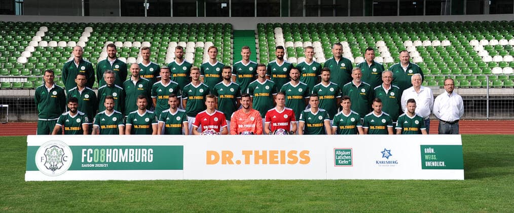 im vorne vlnr: Serkan Goecer, Luca Plattenhardt,Christian Telch,Marco Hingerl,Niklas Knichel,David Salfeld,Mark-Patrick Redl,Tim Stegerer,Jannik Sommer,Loris Weiss,Patrick Lienhard, mitte vlnr:Matthias Mink, Cheftrainer,Joti Stamatopoulos, Co-Trainer,Oliver Mueller, Torwarttrainer,Steven Berni, Athletiktrainer,Johannes Kraus,Jannis Reuss,Damjan Marceta,Ivan Sachanenko, Stefano Maier,Philipp Hoffmann,Klaus Ambrosch, Physio,Peter Junkes, Mannschaftsarzt,Herbert Eder, Pr°sident,Rafael Kowollik, Geschafsf¸hrer, hinten vlnr:Christopher Schurig, Physio,Aykut Bozdemir, Athletiktrainer,Maurice Springfeld,Patrick Dulleck,Philipp Schuck,Michael Carl,Daniel di Gregorio,Niklas Doll,Predrag Lamesic, Greenkeeper, Dirk Brass,Altay Tsitak, Betreuer, Mannschaftspraesentation beim FC 08 Homburg, Fussball,Regionalliga Suedwest, 29.08.20, im Waldstadion Homburg, GER, Fussball, Regionalliga Suedwest, Mannschaftspraesentation und Kader Portraets der Mannschaft des FC 08 Homburg, 29.08.20, Homburg Saar Copyright: xPeterxFranzx Eibner-Pressefotox EP_pfz