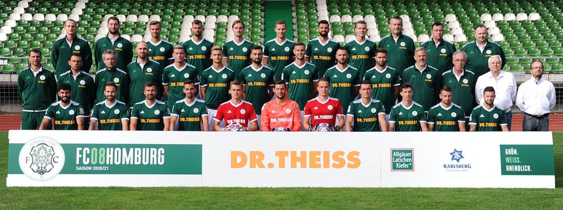 im vorne vlnr: Serkan Goecer, Luca Plattenhardt,Christian Telch,Marco Hingerl,Niklas Knichel,David Salfeld,Mark-Patrick Redl,Tim Stegerer,Jannik Sommer,Loris Weiss,Patrick Lienhard, mitte vlnr:Matthias Mink, Cheftrainer,Joti Stamatopoulos, Co-Trainer,Oliver Mueller, Torwarttrainer,Steven Berni, Athletiktrainer,Johannes Kraus,Jannis Reuss,Damjan Marceta,Ivan Sachanenko, Stefano Maier,Philipp Hoffmann,Klaus Ambrosch, Physio,Peter Junkes, Mannschaftsarzt,Herbert Eder, Pr°sident,Rafael Kowollik, Geschafsf¸hrer, hinten vlnr:Christopher Schurig, Physio,Aykut Bozdemir, Athletiktrainer,Maurice Springfeld,Patrick Dulleck,Philipp Schuck,Michael Carl,Daniel di Gregorio,Niklas Doll,Predrag Lamesic, Greenkeeper, Dirk Brass,Altay Tsitak, Betreuer, Mannschaftspraesentation beim FC 08 Homburg, Fussball,Regionalliga Suedwest, 29.08.20, im Waldstadion Homburg, GER, Fussball, Regionalliga Suedwest, Mannschaftspraesentation und Kader Portraets der Mannschaft des FC 08 Homburg, 29.08.20, Homburg Saar Copyright: xPeterxFranzx Eibner-Pressefotox EP_pfz