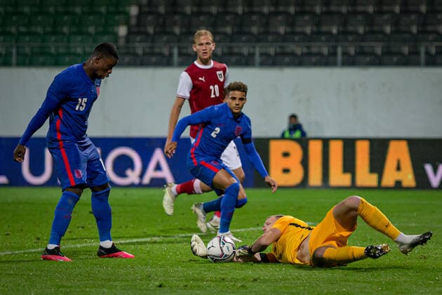 SOCCER - UEFA U21, U 21 EURO Quali, AUT vs ENG RIED,AUSTRIA,08.SEP.20 - SOCCER - UEFA Under-21 European Championship, EM, Europameisterschaft qualification, OEFB international match, Länderspiel, Nationalmannschaft Austria vs England. Image shows Christoph Klarer (AUT), Max Aarons and Aaron Ramsdale (ENG). GEPAxpictures xManfredxBinder