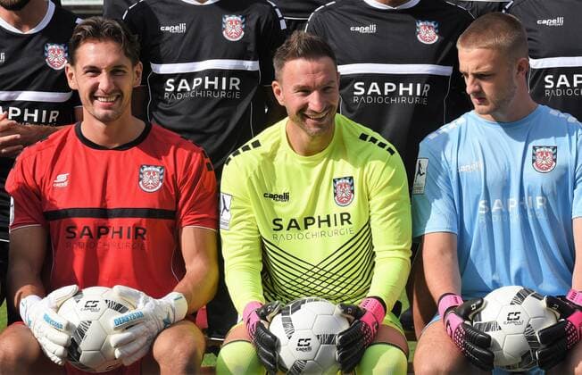 10.09.2020 Frankfurt am Main, Fussball, PSD Arena, Regionalliga Suedwest, Saison 2020 2021, FSV Frankfurt Fototermin - Mannschaftsfoto Besdhriftung wird nachgereicht Torwart Kenan Mujezinovic (1, (FSV Frankfurt), Torwart Daniel Endres (16, FSV Frankfurt), Torwart Sebastian Schreiber (31, FSV Frankfurt)
