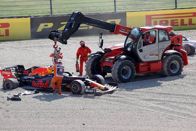 Formula 1 Pirelli Gran Premio Della Toscana Ferrari 1000 2020 13.09.2020, Autodromo Internazionale del Mugello, Mugello, Formula 1 Pirelli Gran Premio Della Toscana Ferrari 1000 2020,im Bild Unfall zwischen Kimi Raikkonen (FIN 7), Alfa Romeo Racing ORLEN, Pierre Gasly (FRA 10), Scuderia AlphaTauri Honda, Romain Grosjean (FRA 8), Haas F1 Team, Max Verstappen (NEL 33), Aston Martin Red Bull Racing. Max Verstappen (NEL 33), Aston Martin Red Bull Racing scheidet daraufhin aus