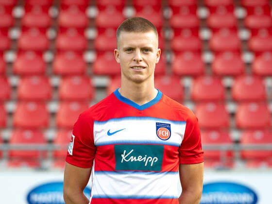 Dzenis Burnic (FC Heidenheim, 20), 1. FC Heidenheim 1846, 2. Bundesliga, Portraettermin, Saison 2020 2021, 17.09.2020, DFB DFL regulations prohibit any use of photographs as image sequences and or quasi-video., 1. FC Heidenheim 1846, 2. Bundesliga, Portraettermin, Freisteller, Shooting, Saison 2020 2021, 17.09.2020 Heidenheim Copyright: xEibner-Pressefoto SaschaxWaltherx EP_swa