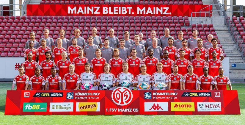 Fussball - 1. Bundesliga - Teamfoto 1. FSV Mainz 05 - 16.08.2020, Obere Reihe: Sven Herzog (Leitung Performance), Axel Busenkell (Leitung Rehabilitation), Jonas Grünewald (Stellvertretender Leiter Performance), Stephan Kuhnert (Torwarttrainer), Achim Beierlorzer (Cheftrainer), Jan-Moritz-Lichte (Co-Trainer), Michael Falkenmayer (Co-Trainer), Daniel Fischer (Videoanalyse), Stefan Kamilli (Leitung Therapie ), Christopher Rohrbeck (Leitung Therapie, Schwerpunkt Top-Talente), Steffen Tröster (Leitung Regenerations- und Prophylaxe-Management), Nico Hölzel (Therapeut), Walter Notter (Zeugwart) Mitte-Oben: Ridle Baku, Robin Quaison, Niklas Tauer, Levin Öztunali, Dr. Philipp Appelmann (Arzt), PD Dr. Stefan Mattyasovszky (Arzt), Dr. Alexander Tamm (Arzt), Dr. Simon Diestelmeier (Arzt), Torsten Körner (Zeugwart), Gerrit Holtmann, Danny Latza, Kunde Malong, Jean-Paul Boëtius Mitte-Unten: Marlon Mustapha, Jeremiah St. Juste, Dimitri Lavalà e, Stefan Bell, Luca Kilian, Alexander Hack, Ãdam Szalai, Jean-Philippe Mateta, Moussa Niakhatà , Karim Onisiwo, Dong-Won Ji, Edimilson Fernandes Vordere Reihe: Paul Nebel, Leandro Barreiro, Abass Issah, Jonathan Burkardt, Omer Hanin, Florian Müller, Robin Zentner, Finn Dahmen, Marius Liesegang, Daniel Brosinski, Aaron Martin, Merveille Papela, Phillipp Mwene; Bildnachweis: Renà Vigneron RSCP-Photo DFL regulations prohibit any use of photographs as image sequences and or quasi-video. EDITORIAL USE ONLY. National and international News-Agencies OUT.