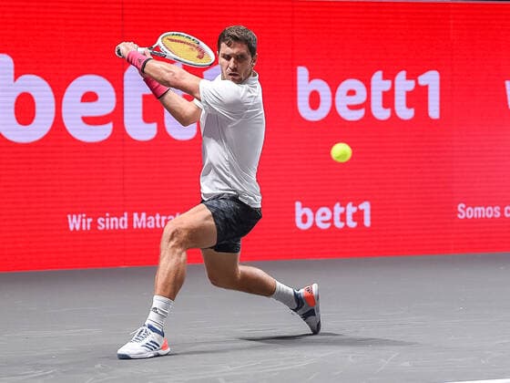 Im Mischa Zverev (GER) in Angriffsposition, John MILLMAN (AUS) vs. Mischa Zverev (GER), TENNIS, bett1hulks Indoor, 12.10.2020, GER, TENNIS, ATP, Tennis Herren TOUR, bett1hulks Indoor, John MILLMAN (AUS) vs. Misacha ZVEREV (GER), 12.10.2020 KOELN Copyright: xEibner-Pressefotox EP_BSO