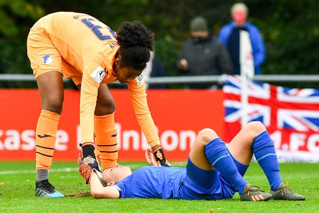 Jenny Beyer (TSG, 12) verletzt am Boden, Aktion, Action, Spielszene, 17.10.2020, Köln (Deutschland), Fussball, 2. Frauen-Bundesliga Süd, 1. FC Köln - TSG 1899 Hoffenheim II, DFB DFL REGULATIONS PROHIBIT ANY USE OF PHOTOGRAPHS AS IMAGE SEQUENCES AND OR QUASI-VIDEO.