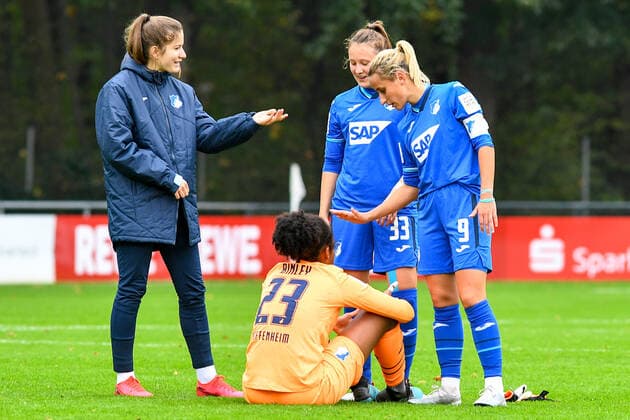 Louisa Binley (Torfrau TSG, 23) nach Spielschluss, enttäuscht schauend, Enttäuschung, Frustration, disappointed, pessimistisch, 17.10.2020, Köln (Deutschland), Fussball, 2. Frauen-Bundesliga Süd, 1. FC Köln - TSG 1899 Hoffenheim II, DFB DFL REGULATIONS PROHIBIT ANY USE OF PHOTOGRAPHS AS IMAGE SEQUENCES AND OR QUASI-VIDEO.