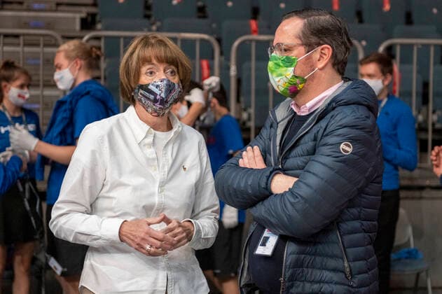 Im Henriette Reker (OB KOELN) SIEGEREHRUNG von Alexander ZVEREV (GER), Alexander ZVEREV (GER) vs. Felix AUGER-ALIASSIME (CAN), TENNIS, bett1hulks Indoor, FINALE, 18.10.2020, GER, TENNIS, ATP, Tennis Herren TOUR, bett1hulks Indoor, FINALE, Alexander ZVEREV (GER) vs. Felix AUGER-ALIASSIME (CAN), 18.10.2020 KOELN Copyright: xEibnerxPressefotox xBenjaminxSOELZERx EP_BSO