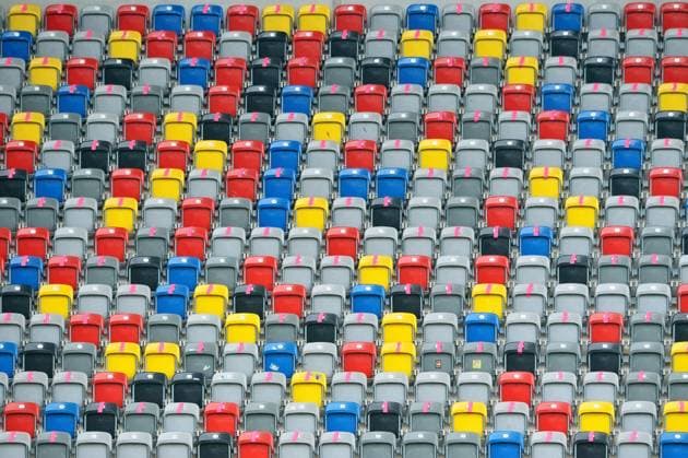 Fussball, Bundesliga, Deutschland, Herren, Saison 2020 2021, 4. Spieltag, Merkur-Spiel-Arena Düsseldorf, Fortuna Düsseldorf, F95 (rot) - Jahn Regensburg (schwarz) 2:2; Die bunten Sitzschalen in der leeren Merkur-Spiel-Arena. Feature, Symbol, Symbolbild, Corona, Covid-19, Geisterspiel. DFL REGULATIONS PROHIBIT ANY USE OF PHOTOGRAPHS AS IMAGE SEQUENCES AND OR QUASI-VIDEO
