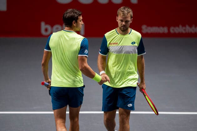 Im Kevin KRAWIETZ (GER), Andreas MIES (GER) Kevin KRAWIETZ (GER), Andreas MIES (GER) vs. Alexander ZVEREV (GER), Mischa ZVEREV (GER), TENNIS, bett1HULKS Championship, 22.10.2020, GER, TENNIS, ATP, Tennis Herren TOUR, bett1HULKS Championship, Kevin KRAWIETZ (GER), Andreas MIES (GER) vs. Alexander ZVEREV (GER), Mischa ZVEREV (GER), 22.10.2020 KOELN Copyright: xEibnerxPressefotox xBenjaminxSOELZERx EP_BSO