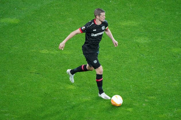 Fussball , Europa League, Saison 2020 2021, Corona Zeit, Covid-19, Bayer 04 Leverkusen vs OGC Nizza , Gruppenphase, Gruppe C, 22.10.2020, Bayarena Leverkusen , Lars Bender, Bayer 04 Leverkusen ,