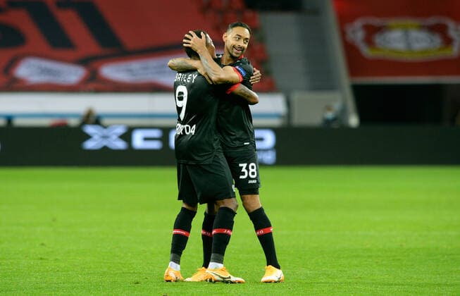 Fussball, UEFA Europa League, Herren, Saison 2020 2021, Gruppe C, 1. Spieltag, BayArena Leverkusen, Bayer Leverkusen (schwarz) - OGC Nizza (weiss) 6:2; Jubel Karim Bellarabi (LEV) nach seinem Tor zum 4:1, zusammen mit Leon Bailey (LEV). Jubel, Freude, Aktion. DFL UEFA REGULATIONS PROHIBIT ANY USE OF PHOTOGRAPHS AS IMAGE SEQUENCES AND OR QUASI-VIDEO