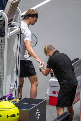 Im Alexander ZVEREV (GER) , Alexander ZVEREV (GER) vs. Adrian MANNARINO (FRA), TENNIS, bett1HULKS Championship, 23.10.2020, GER, TENNIS, ATP, Tennis Herren TOUR, bett1HULKS Championship, Alexander ZVEREV (GER) vs. Adrian MANNARINO (FRA), 23.10.2020 KOELN Copyright: xEibnerxPressefotox xBenjaminxSOELZERx EP_BSO